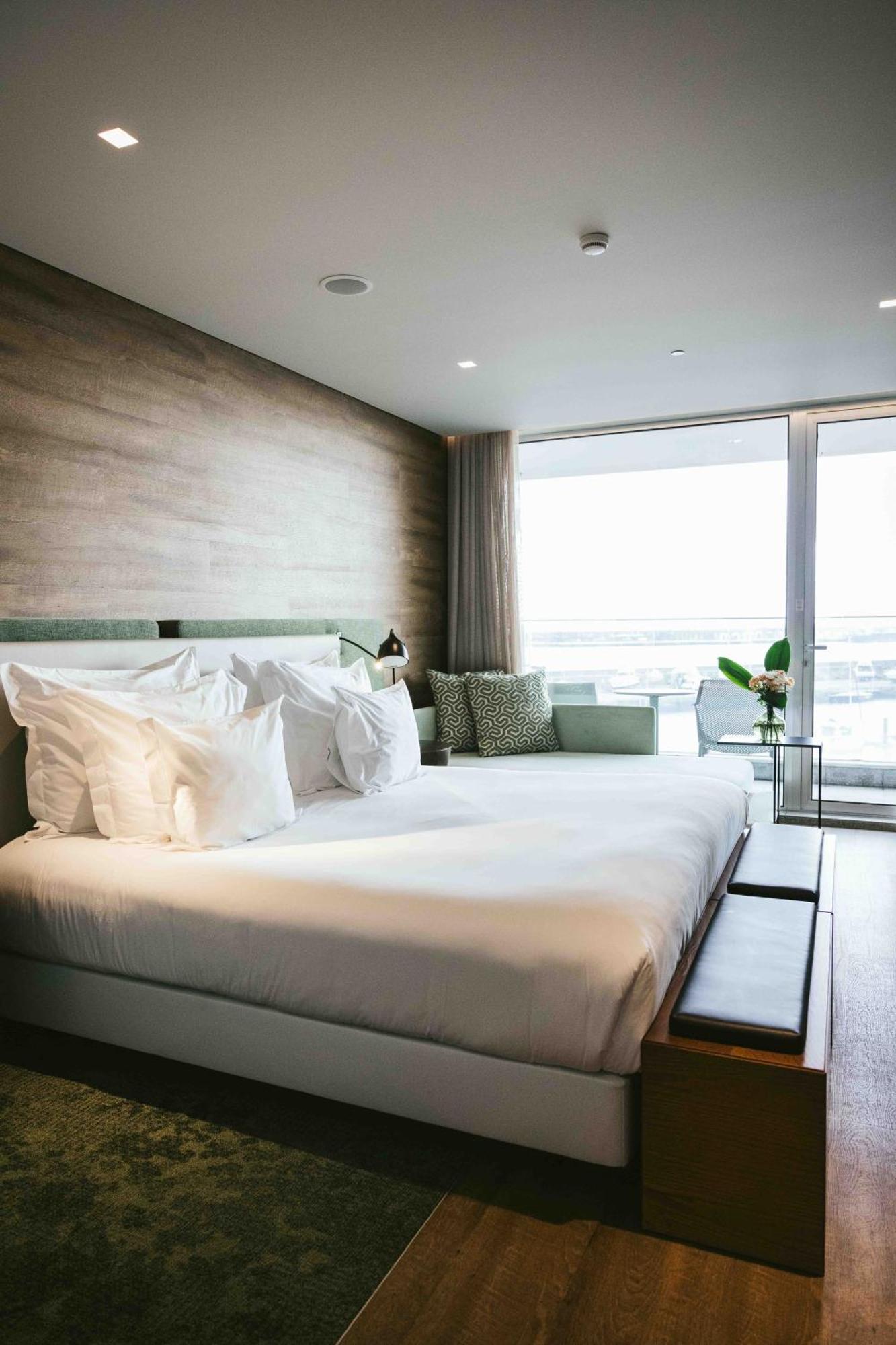 아조르 호텔 Ponta Delgada 외부 사진 A bedroom at the hotel
