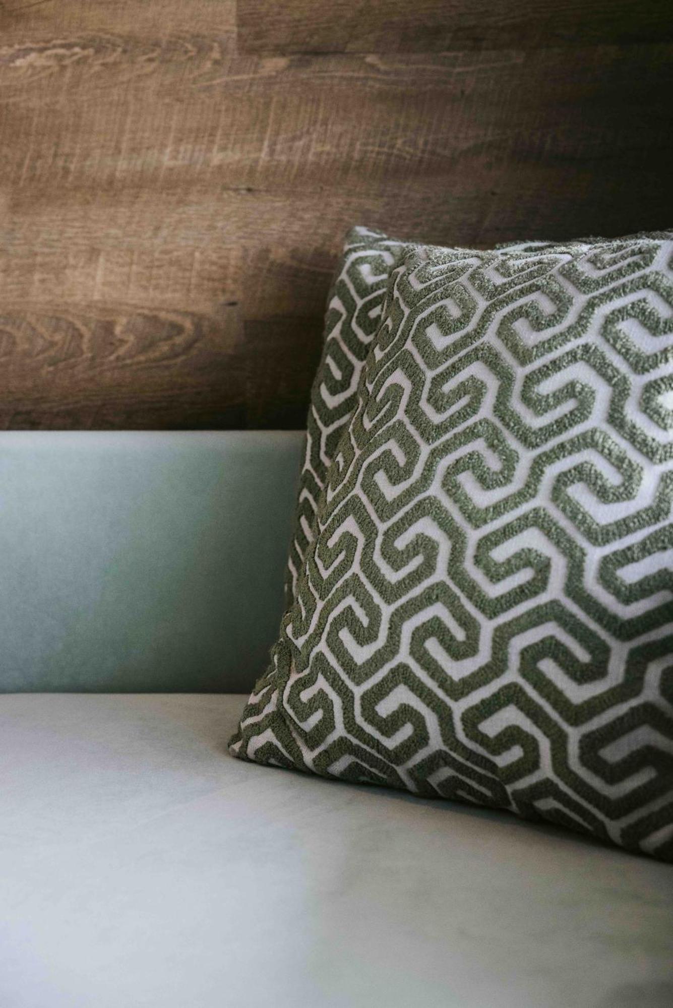 아조르 호텔 Ponta Delgada 외부 사진 A cushion with a geometric pattern