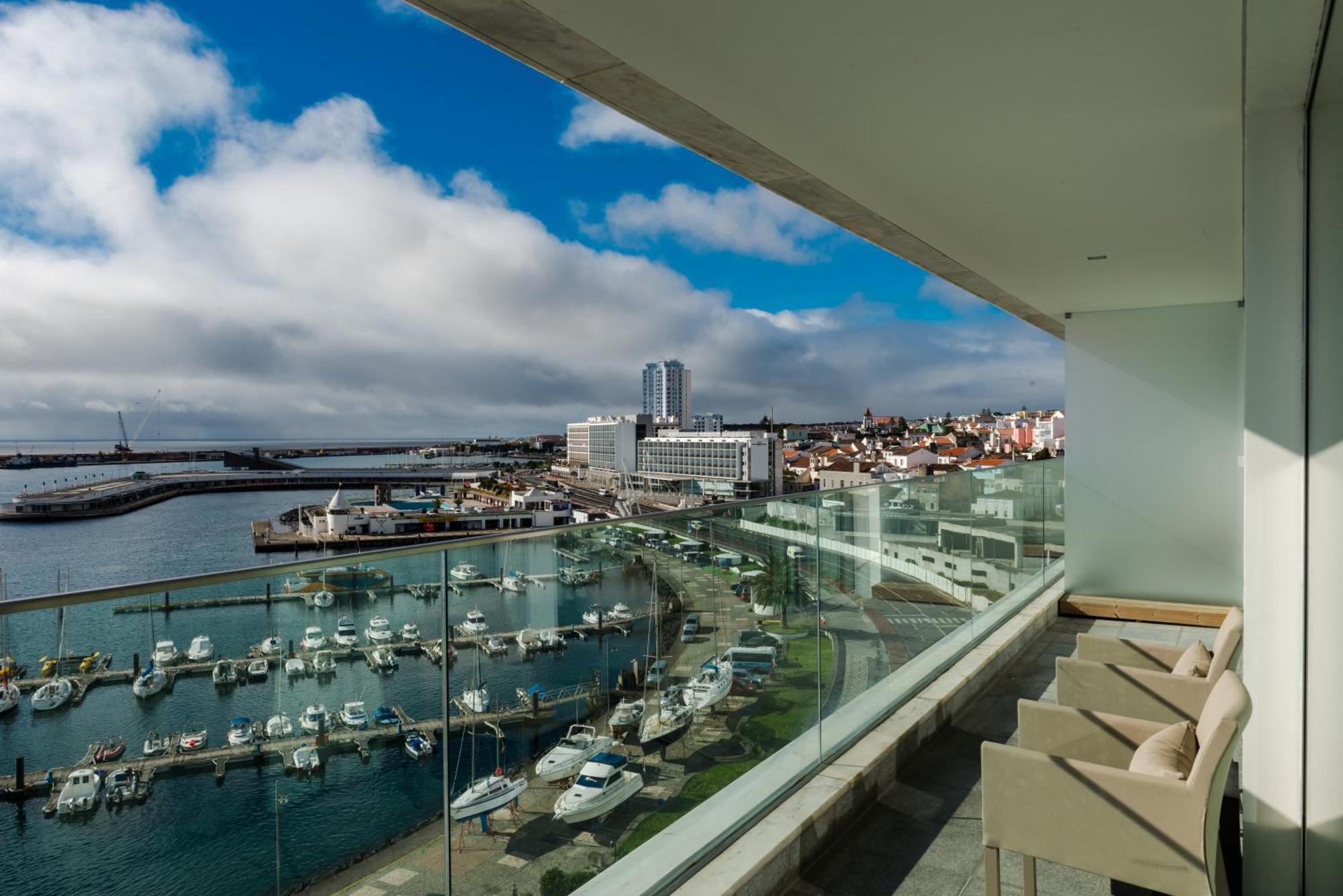 아조르 호텔 Ponta Delgada 외부 사진 View from a balcony