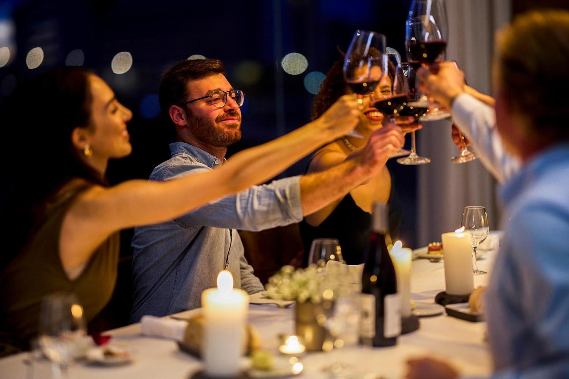 아조르 호텔 Ponta Delgada 외부 사진 A toast with wine