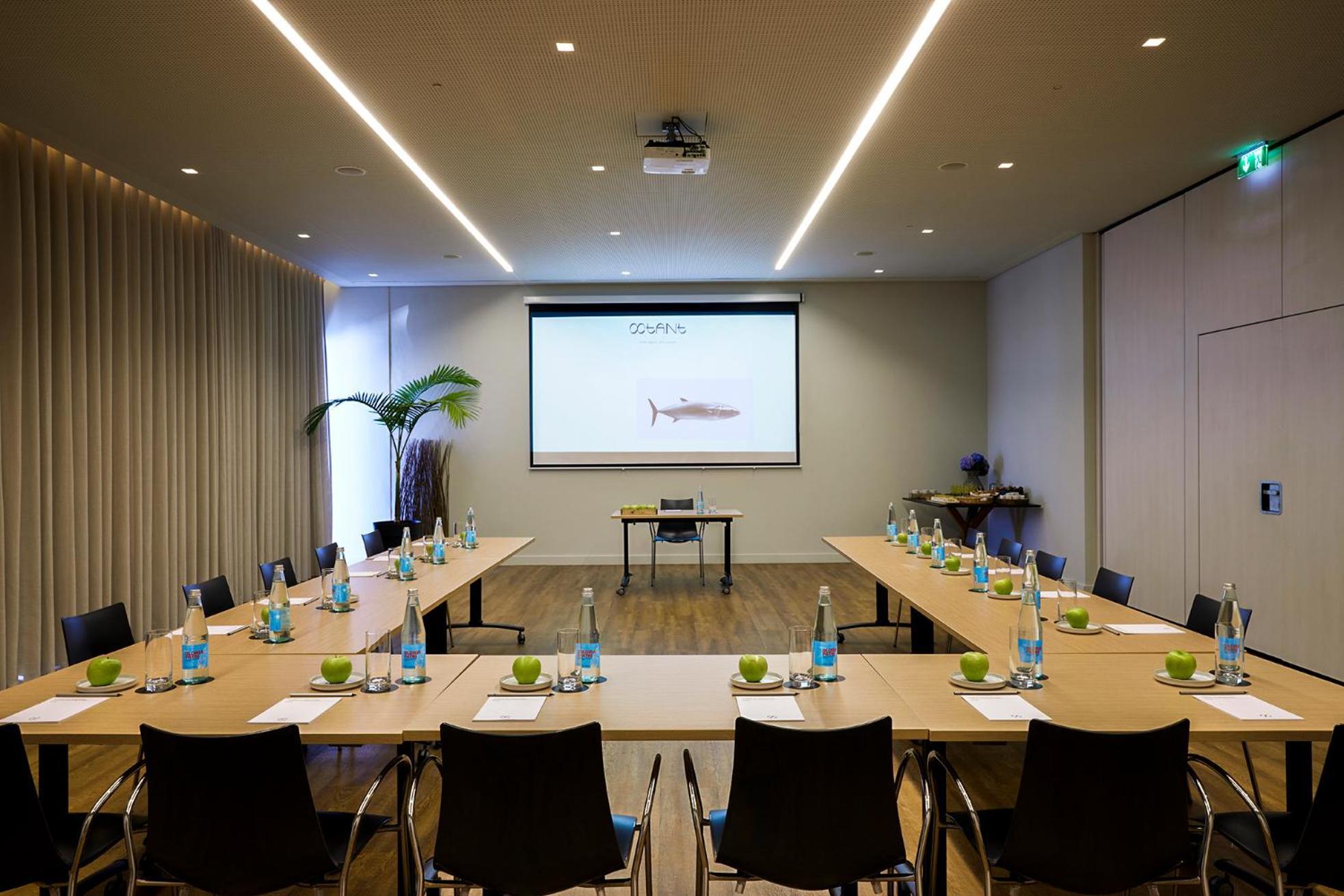 아조르 호텔 Ponta Delgada 외부 사진 Meeting room at the London offices