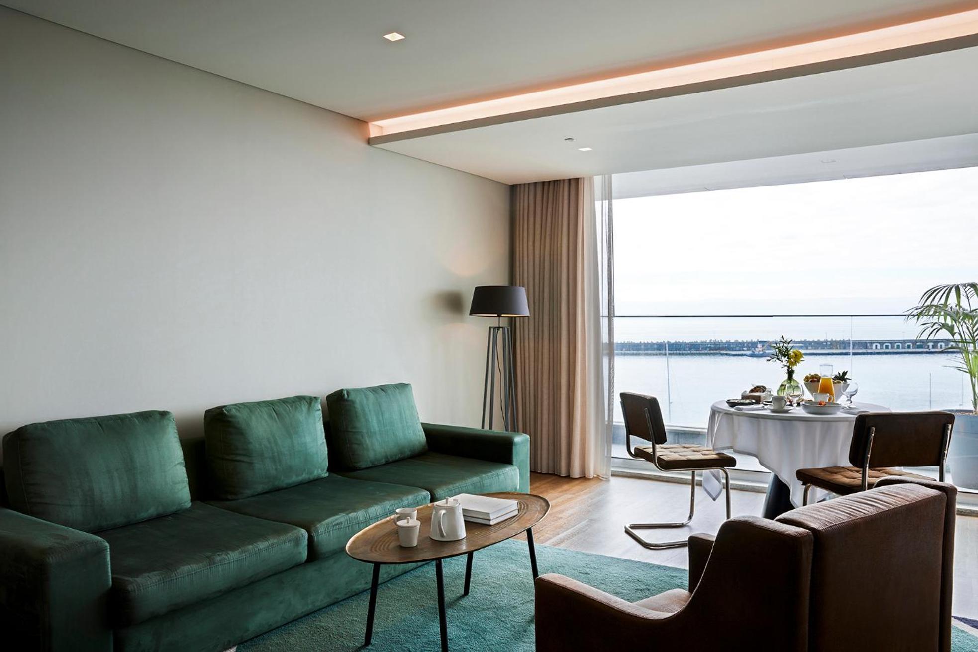 아조르 호텔 Ponta Delgada 외부 사진 A living room at the hotel