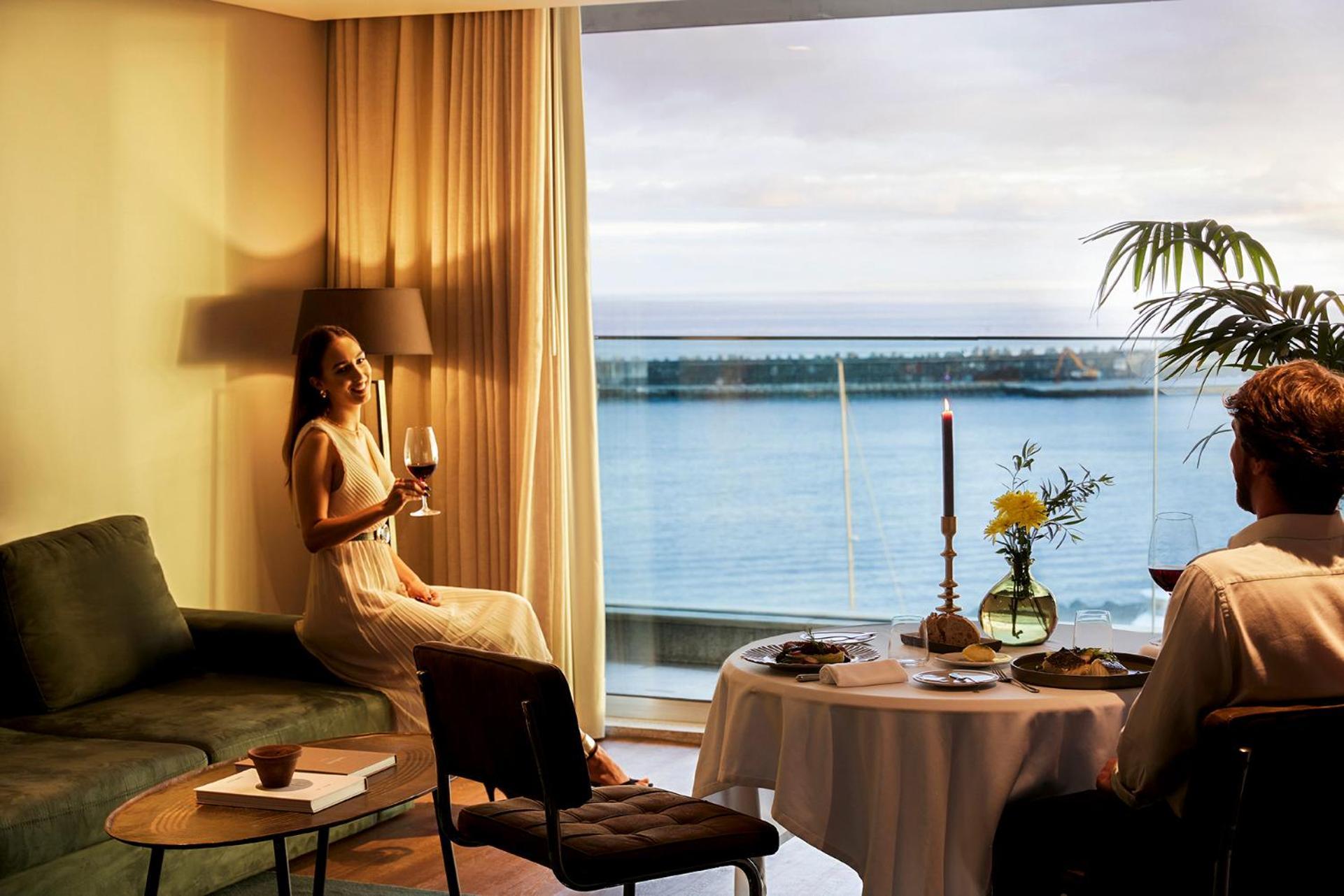 아조르 호텔 Ponta Delgada 외부 사진 A suite on board