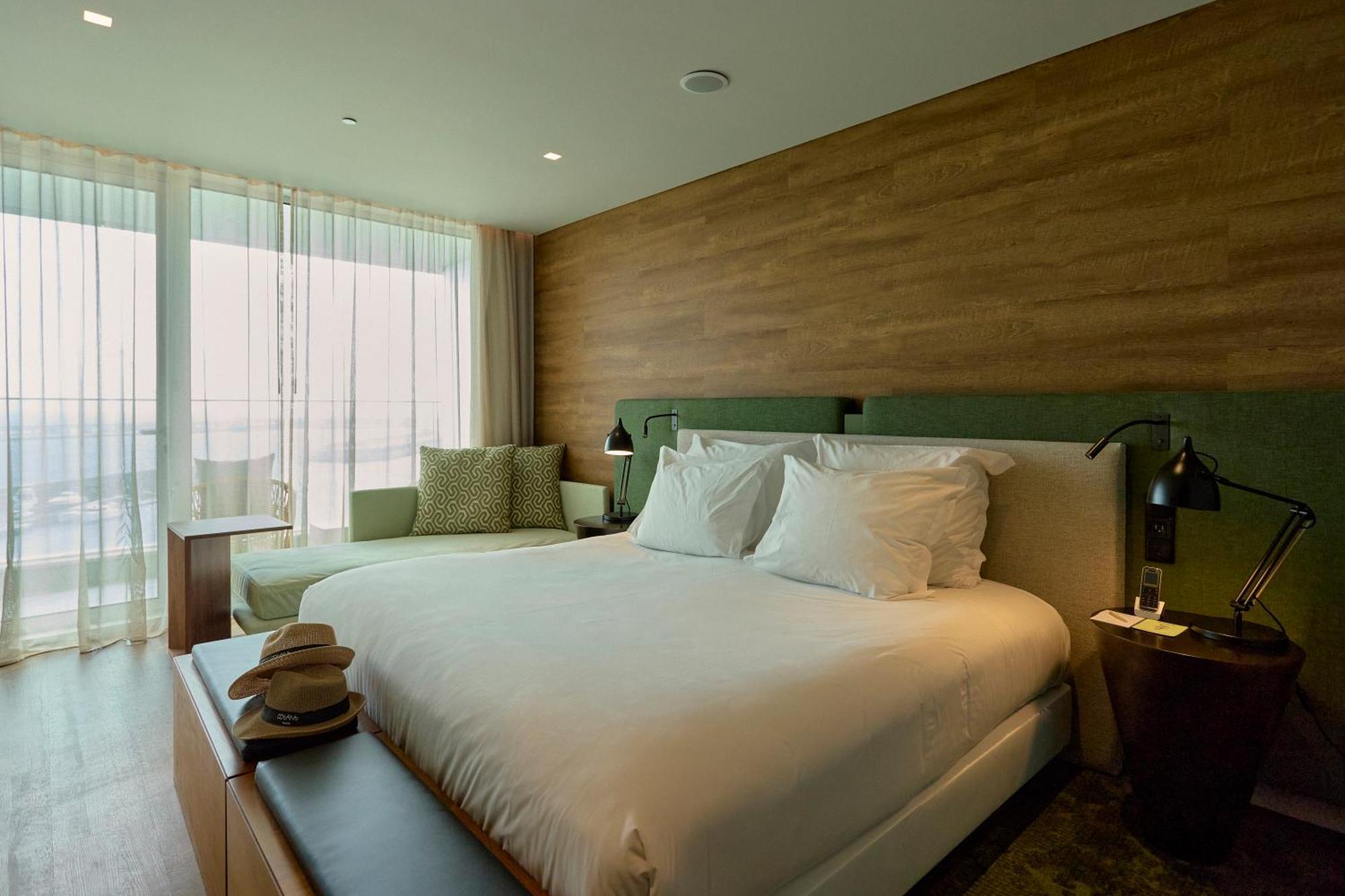 아조르 호텔 Ponta Delgada 외부 사진 A bedroom at the hotel